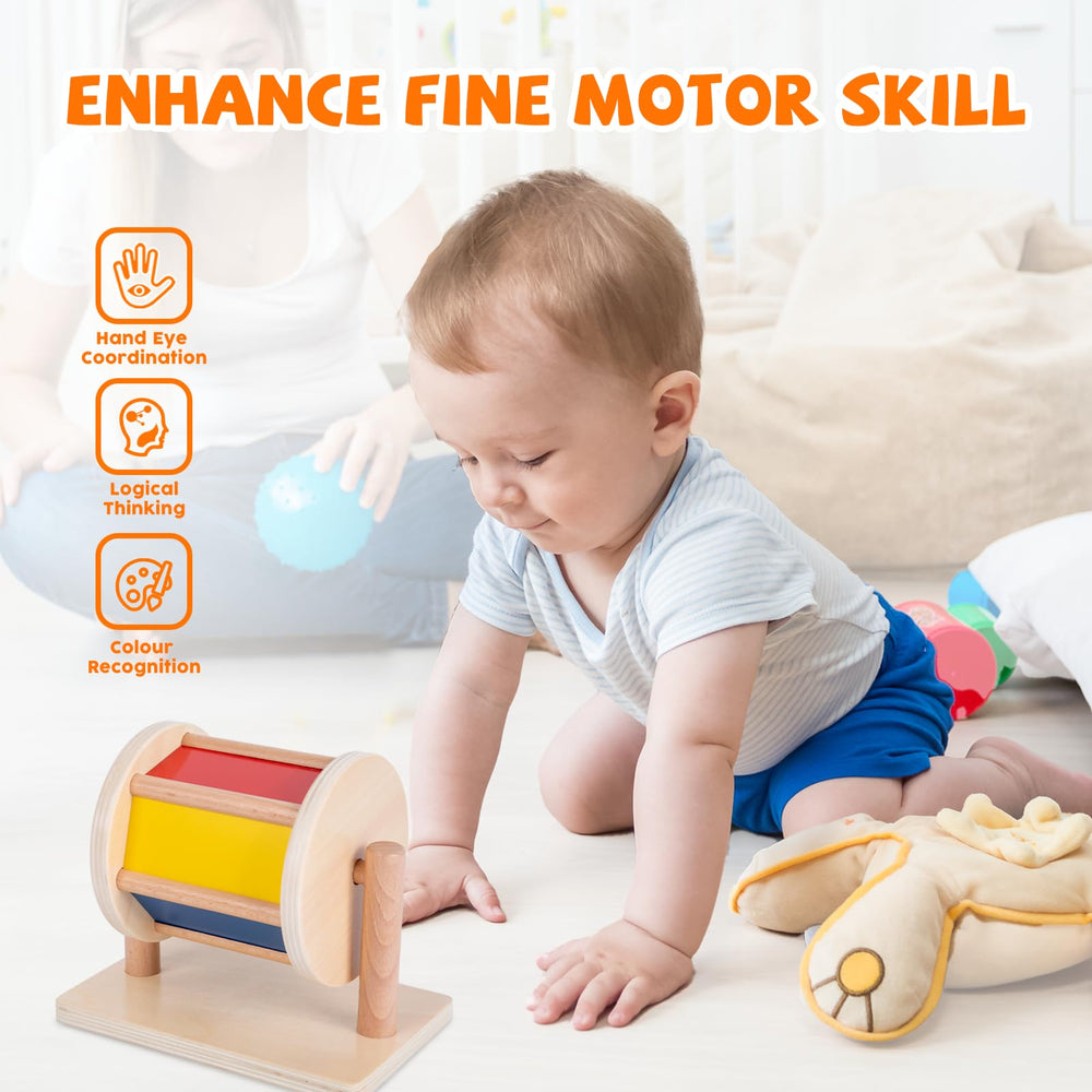 Adena Montessori bebé empujando el tambor durante tummy time para fortalecer cuello