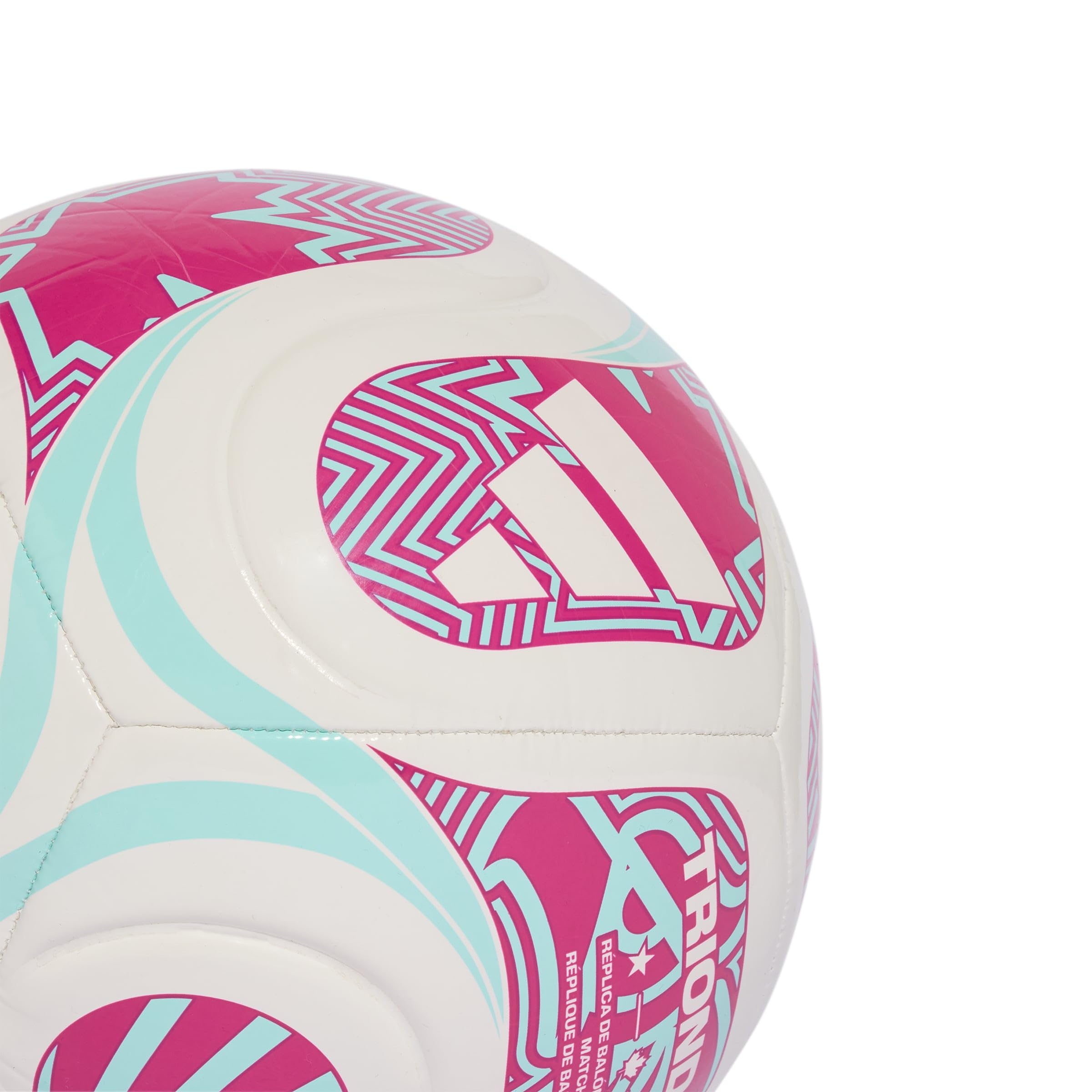 adidas balón Trionda en uso durante entrenamiento mostrando trayectoria estable