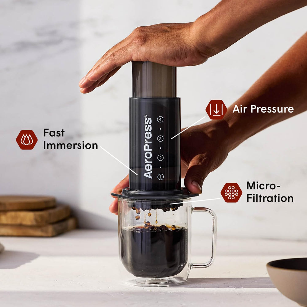 AeroPress detalle de microfiltro papel que produce café limpio