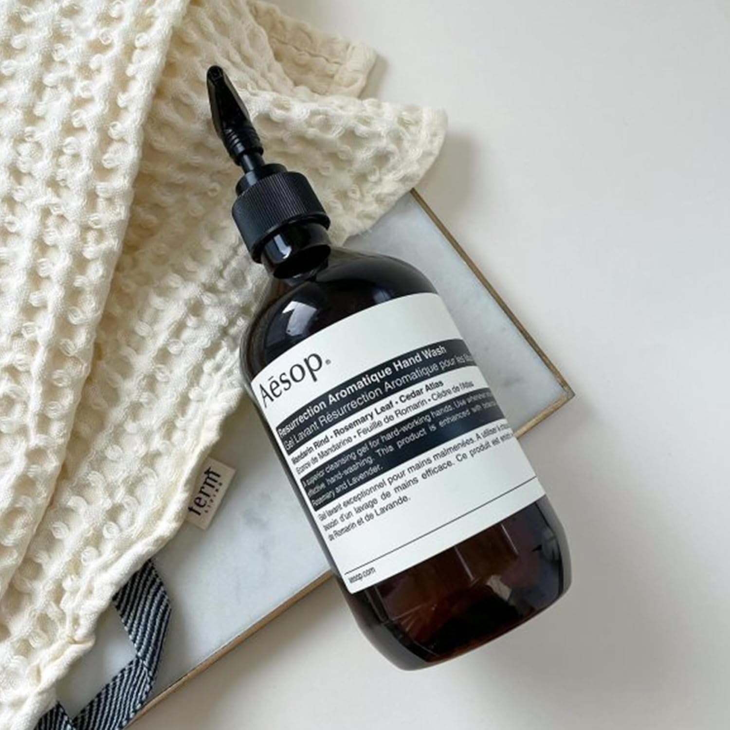 Aesop pack de tres botellas subrayando valor y suministro continuo