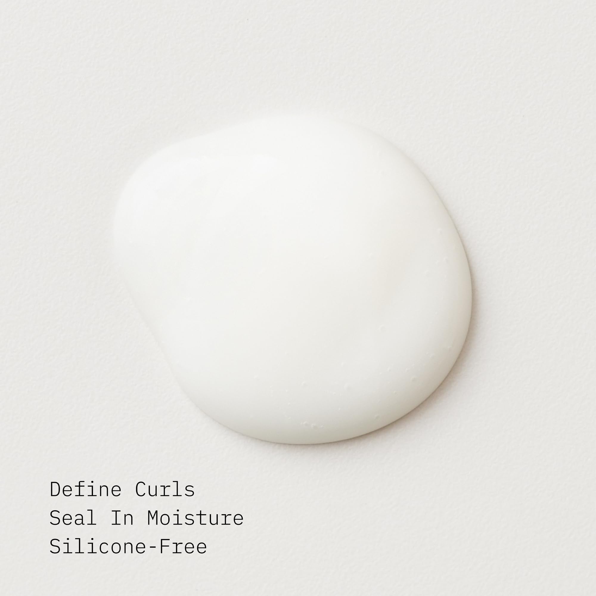 AG Care rizos definidos tras usar Re:Coil con brillo y control del frizz