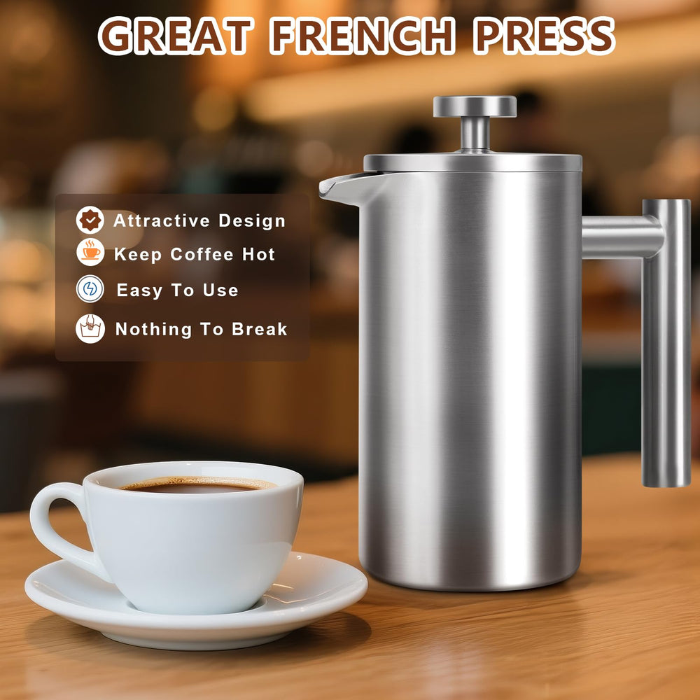 AgcKuzt junto a una taza para mostrar escala y capacidad de 1 litro