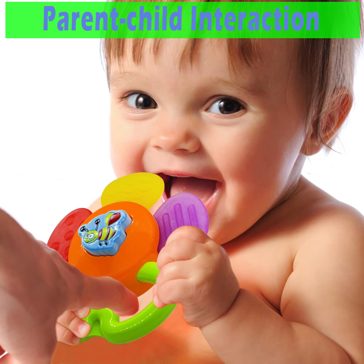 AIVIAI bebé sosteniendo sonajero fomentando motricidad y juego