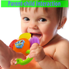 AIVIAI bebé sosteniendo sonajero fomentando motricidad y juego