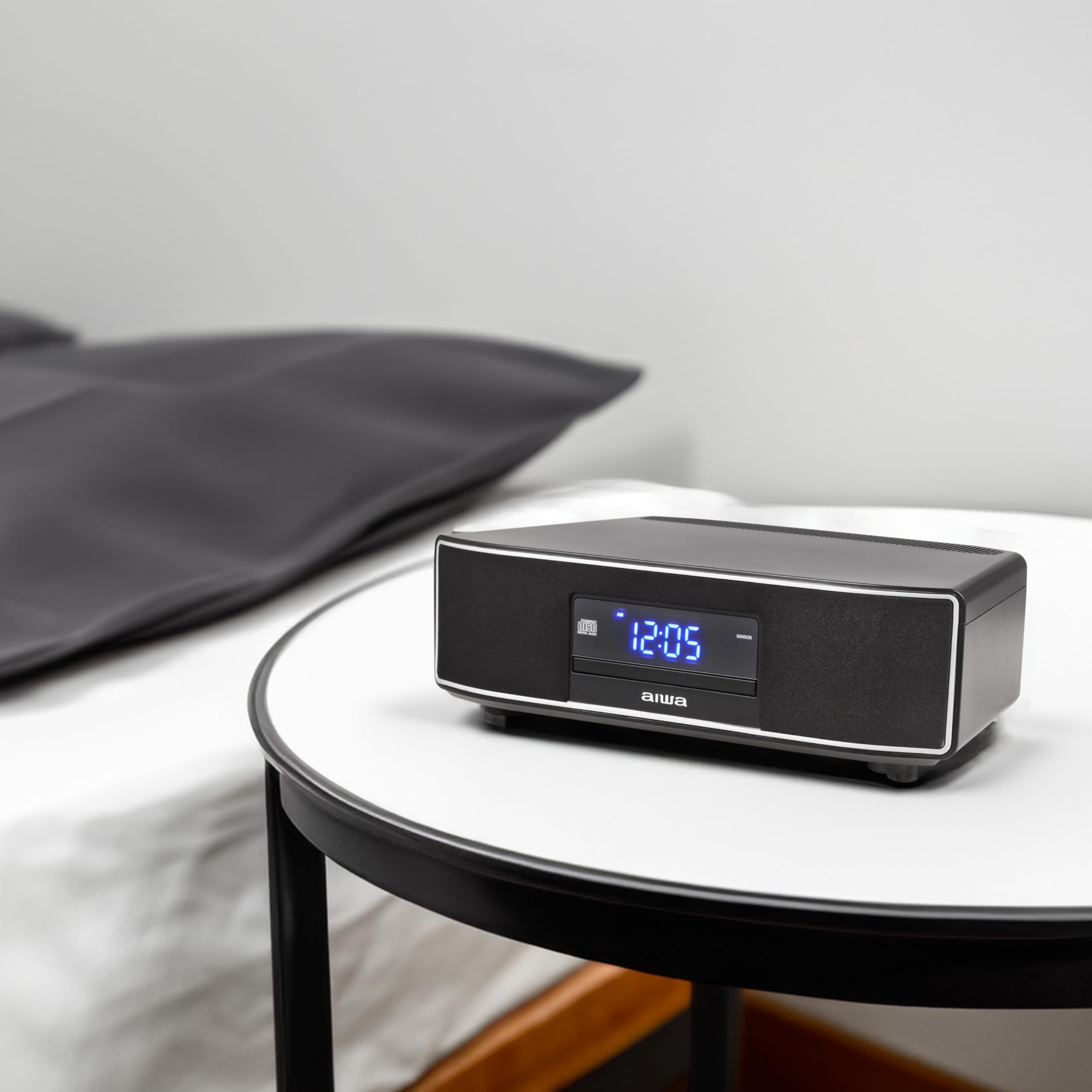 AIWA mando a distancia junto al altavoz, control cómodo a distancia