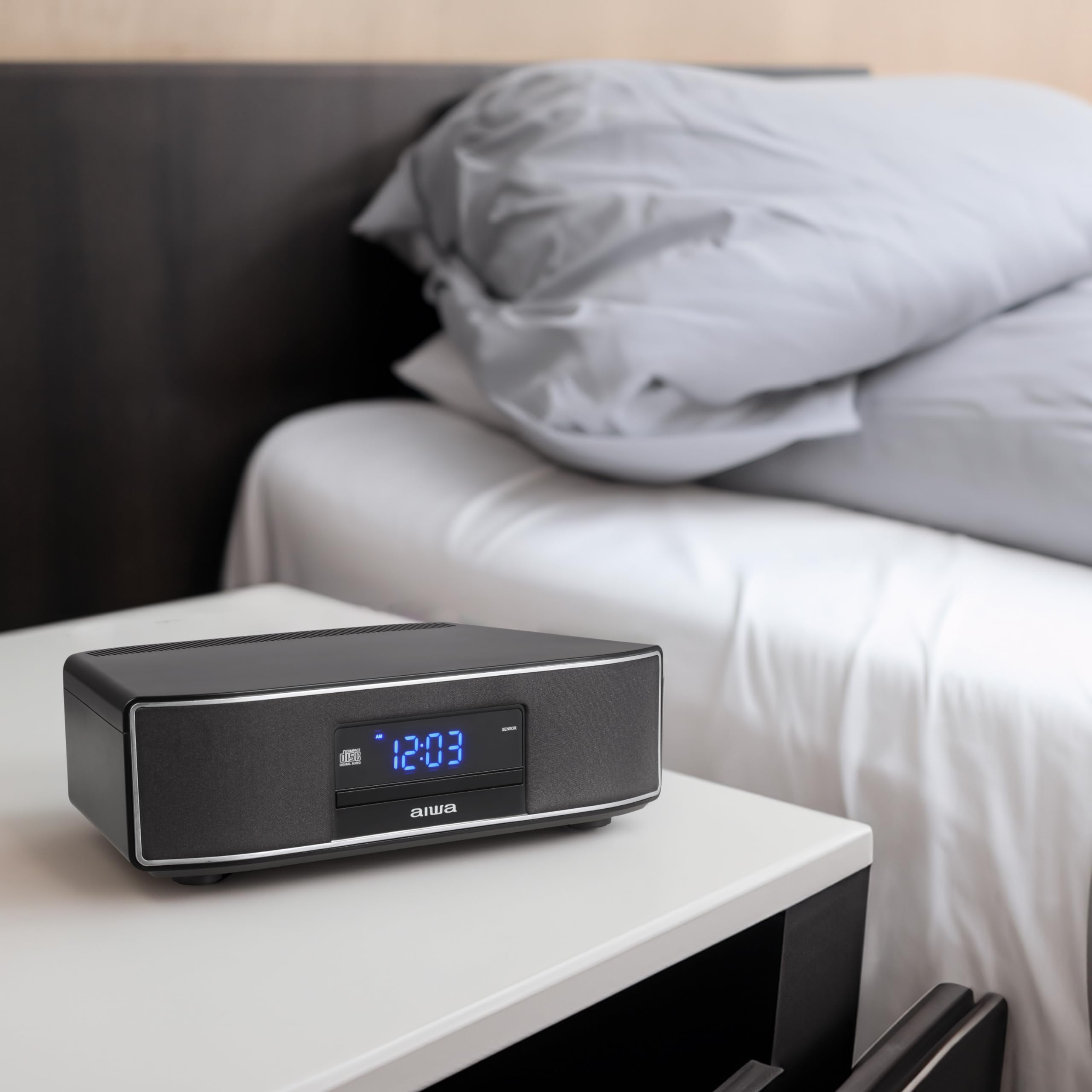 AIWA sistema en sala de estar con decoración, integración estética y sonora