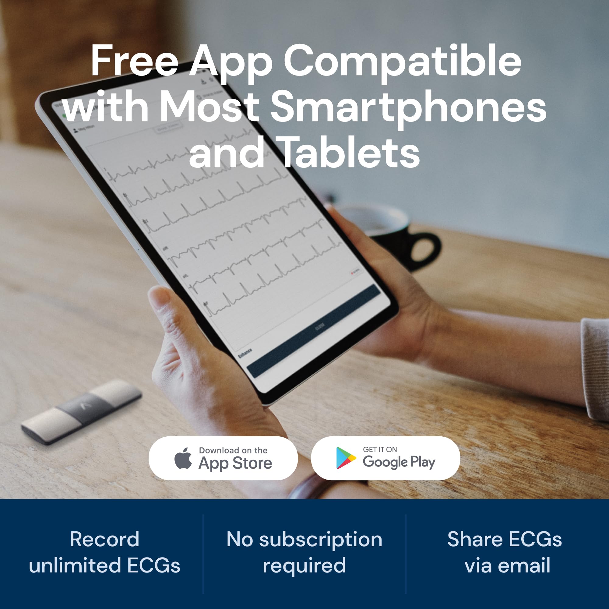 AliveCor KardiaMobile 6L Max colocado en pierna ilustrando posición correcta de uso
