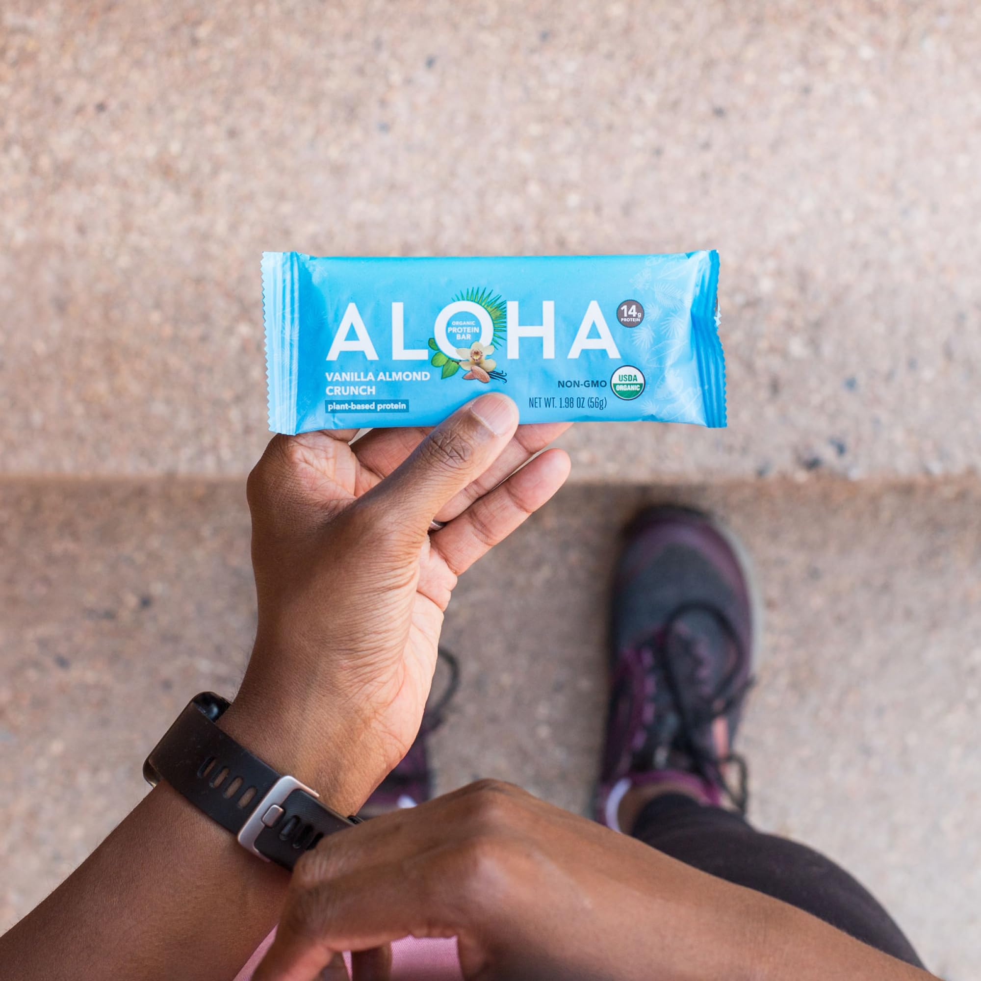 ALOHA barra servida junto a bebida pre-entreno, energía inmediata