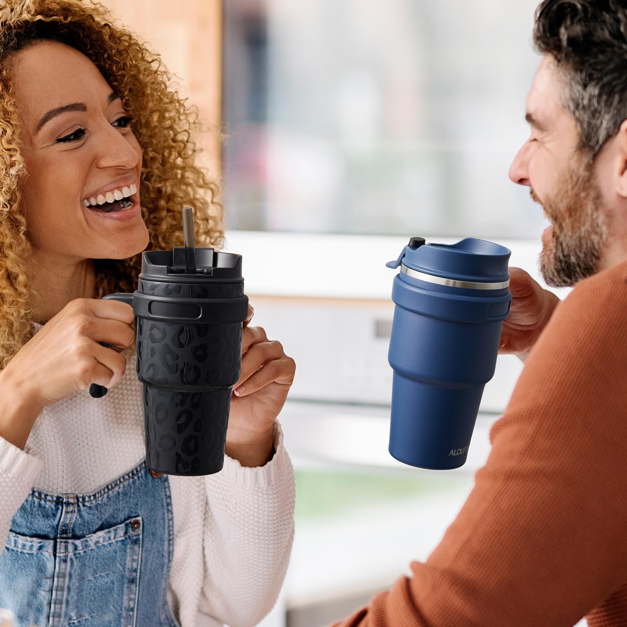ALOUFEA vaso sobre escritorio mostrando uso diario y estética moderna