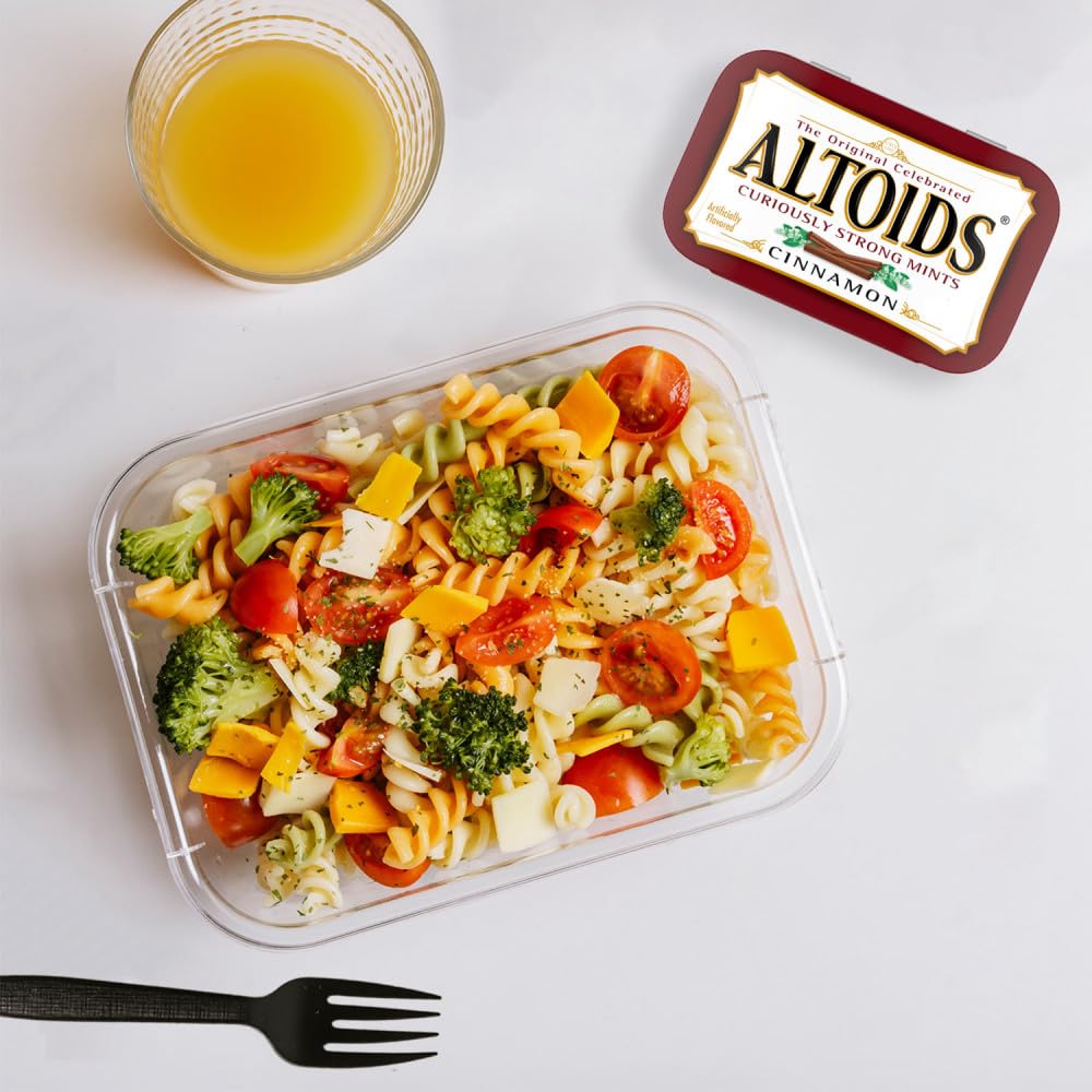 Altoids etiqueta y detalle de lata, revela marca y protección del contenido