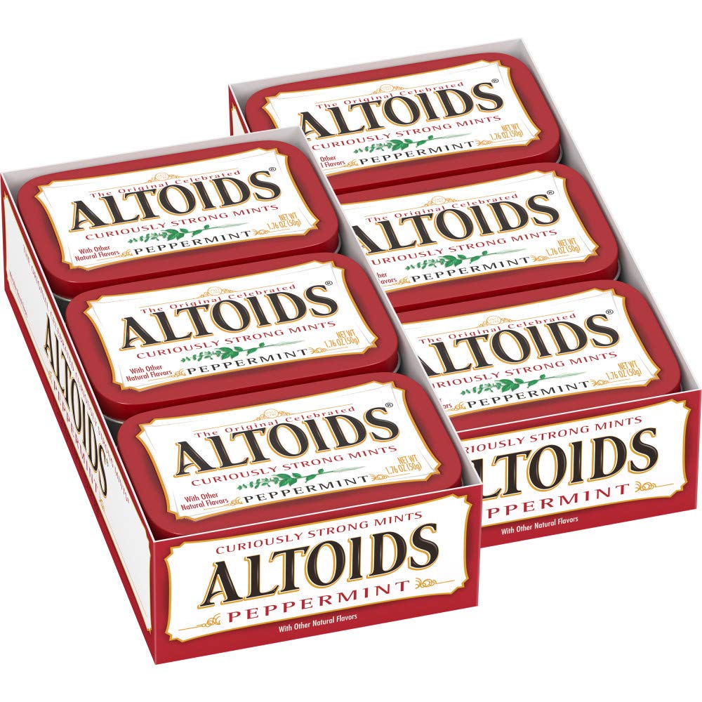 Altoids lata abierta con mentas visibles para acceso rápido y práctico