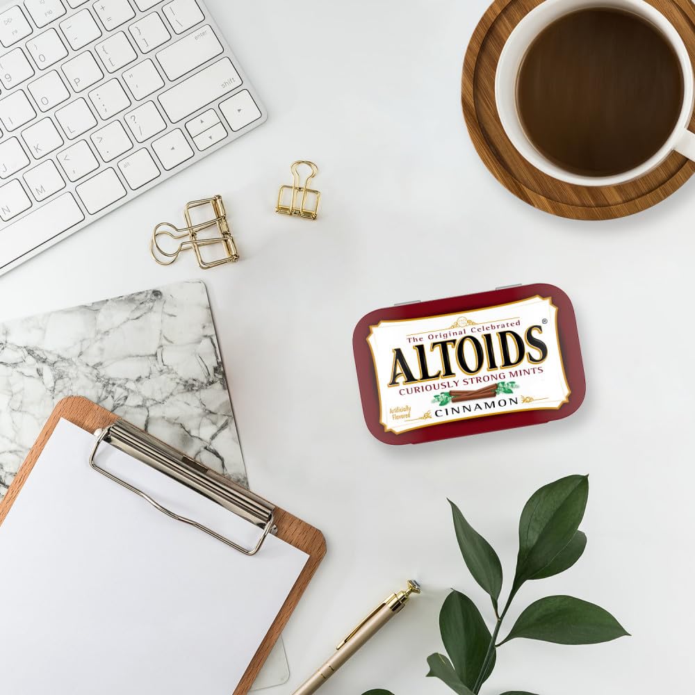 Altoids latas sobre escritorio, ideal para oficina y visitantes