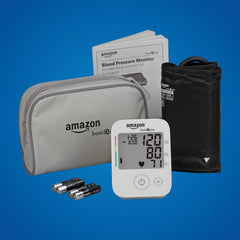 Amazon Basic Care primer plano del display mostrando indicador de hipertensión útil