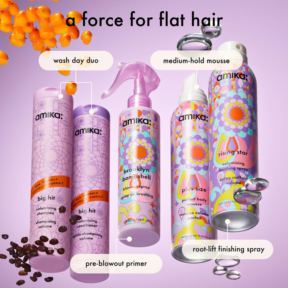 Amika modelo con cabello voluminoso tras usar el acondicionador