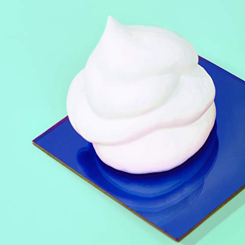 Amika mousse en ambiente de peluquería demostrando efecto profesional