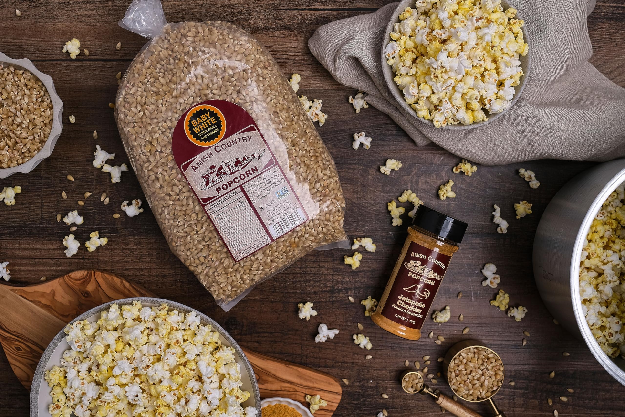 Amish Country Popcorn palomitas saliendo de máquina de aire, bajo en aceite