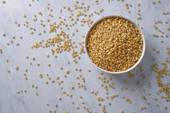Amish Country Popcorn palomitas recién hechas en olla, listas para servir