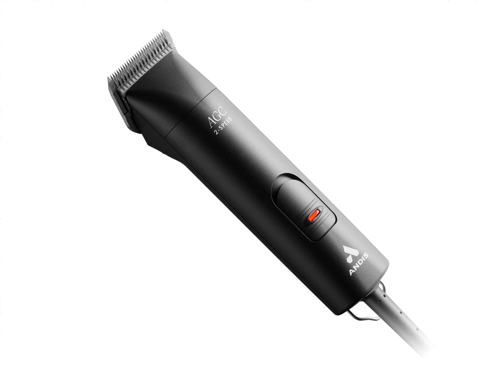 Andis UltraEdge en uso mostrando corte silencioso y cómodo para la mascota