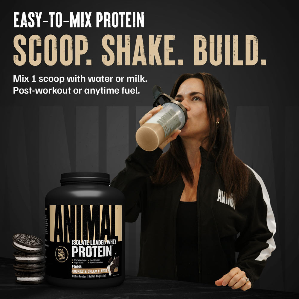 Vaso con batido de Animal Whey Isolate cremoso listo para recuperación post-entreno