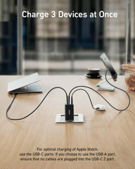 Anker 735 comparación de tamaño con un estuche para auriculares para referencia