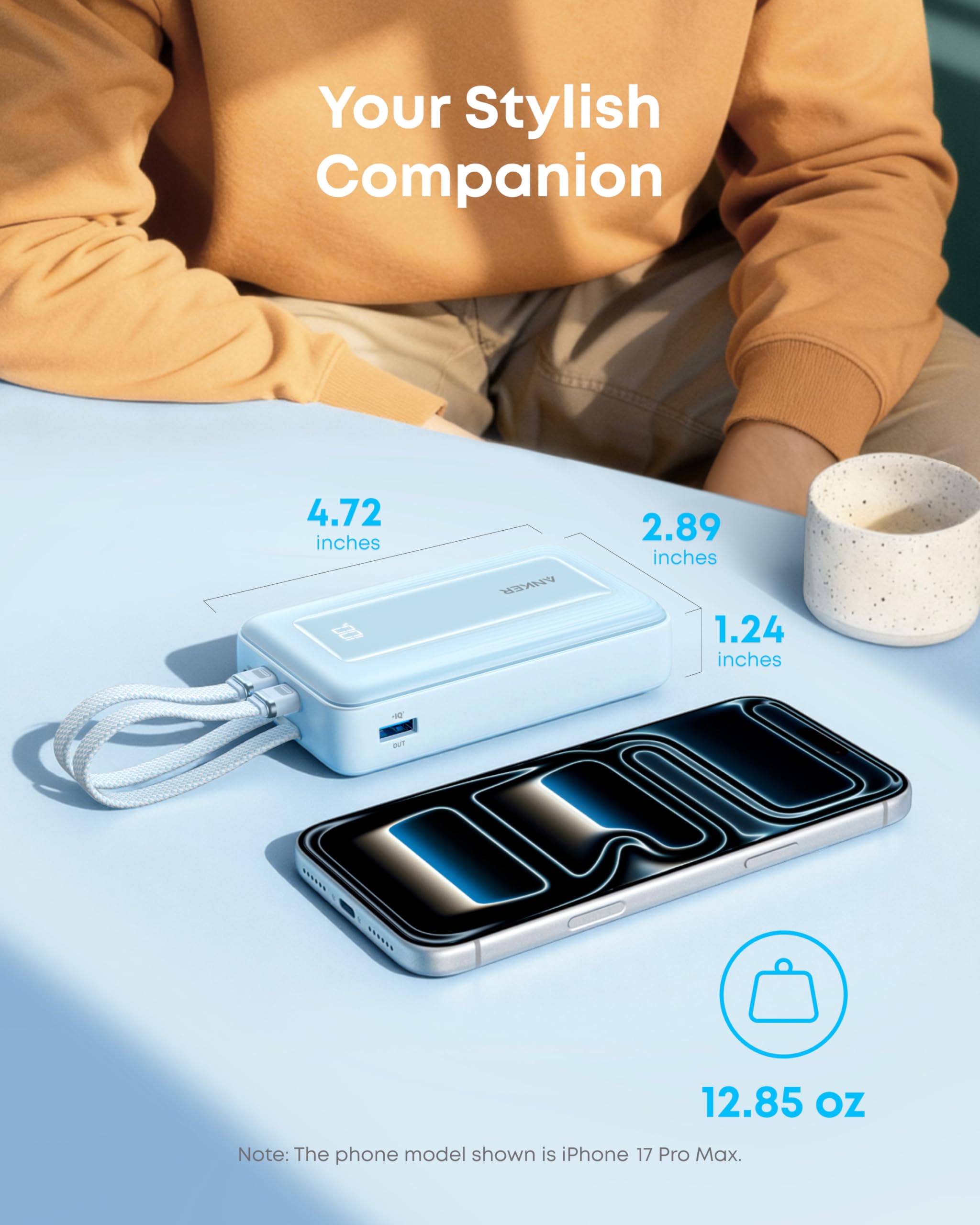 Anker comparación de tamaño en mano demostrando portabilidad ligera