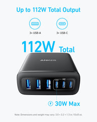 Anker en uso sobre escritorio cargando laptop y smartphone para mayor productividad