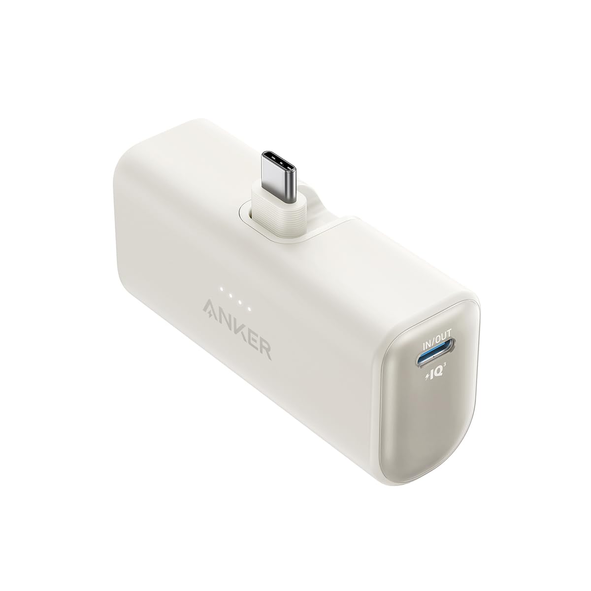 Anker Nano en mano para comparar escala, demostrando su portabilidad y ligereza