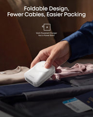 Anker Prime con iPhone acoplado magnéticamente para carga rápida y estable