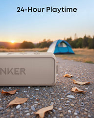 Anker Soundcore 2 en la playa con agua cerca, demuestra resistencia IPX7