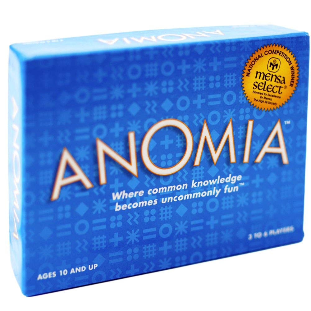 Anomia caja frontal mostrando el diseño y portabilidad de la marca Anomia