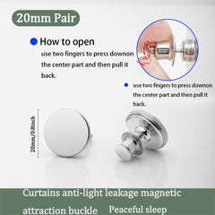 Anserdrm pinzas sujetando cortina en salón, reduce filtración de luz