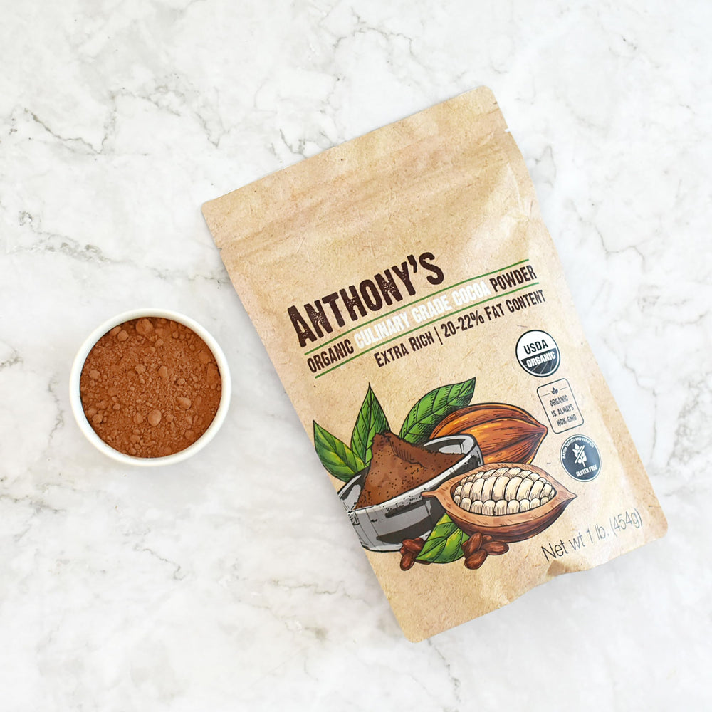 Anthony's cacao usado en un rub para carne mostrando versatilidad de sabor en platos salados