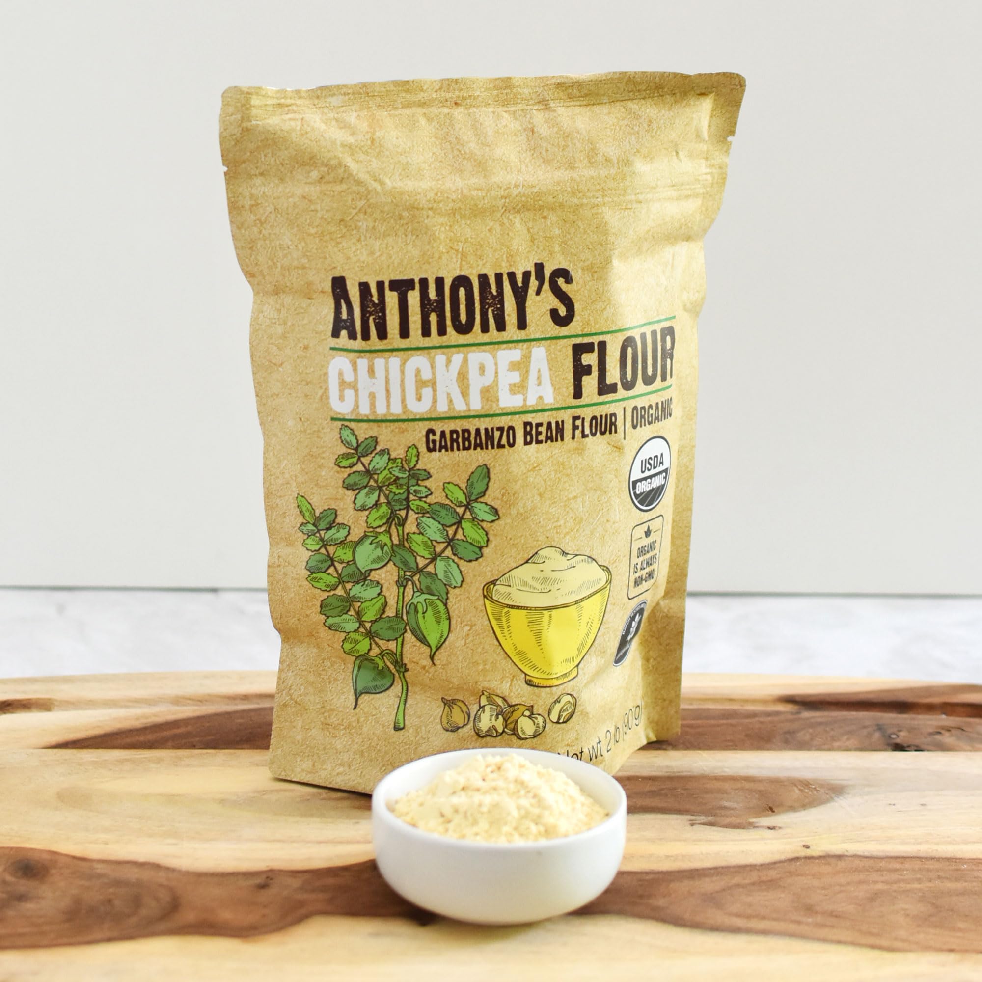 Anthony's cucharada y balanza con harina de garbanzo, muestra tamaño y proporción