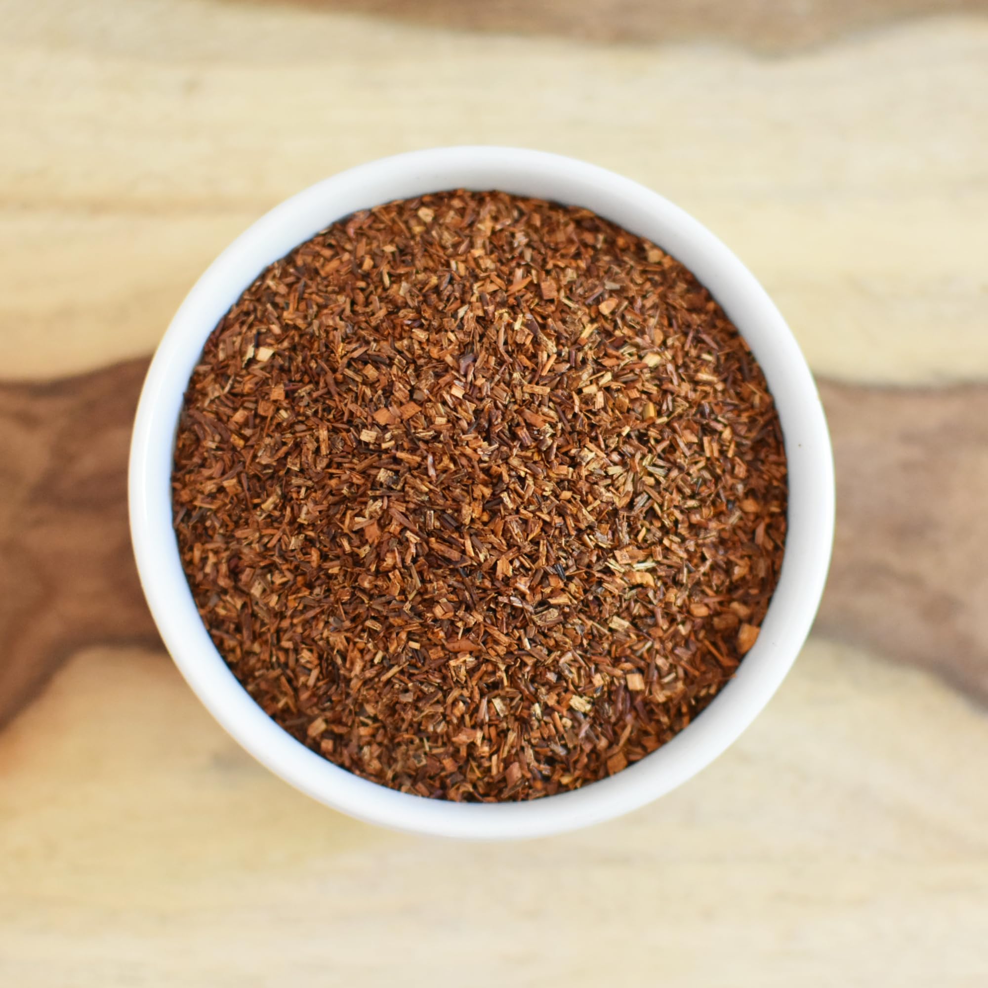 Jarra con té frío Anthony's Rooibos y hielo lista para servir en verano refrescante
