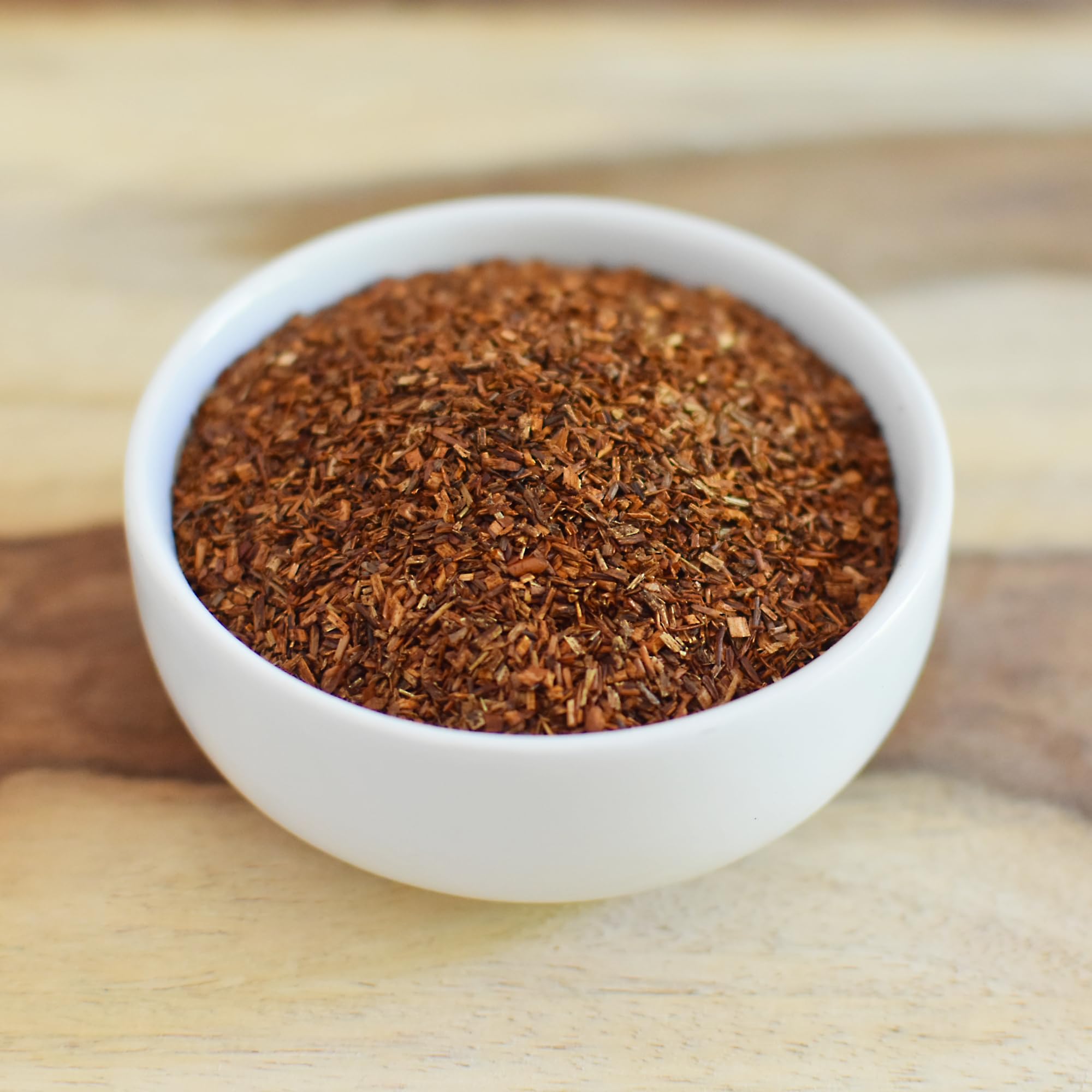 Taza con infusión de Anthony's Rooibos rojo durante extracción para sabor intenso