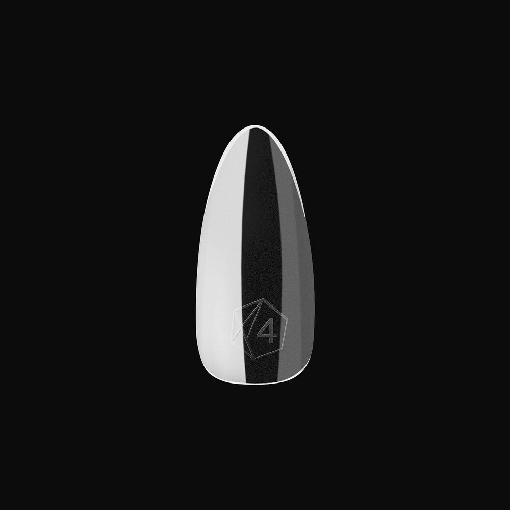 APRÉS aplicación profesional de Gel‑X Almond en salón, resultado uniforme