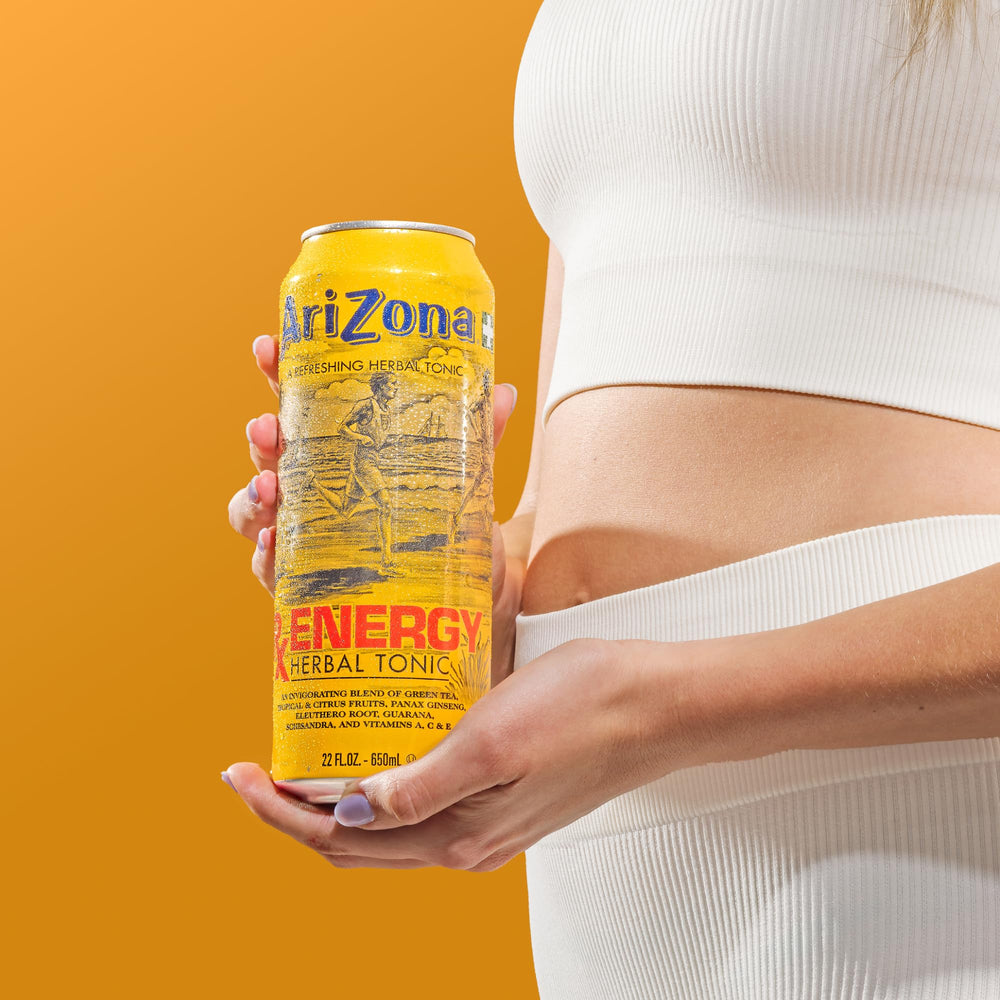 AriZona etiqueta cerca mostrando ingredientes y beneficios visibles