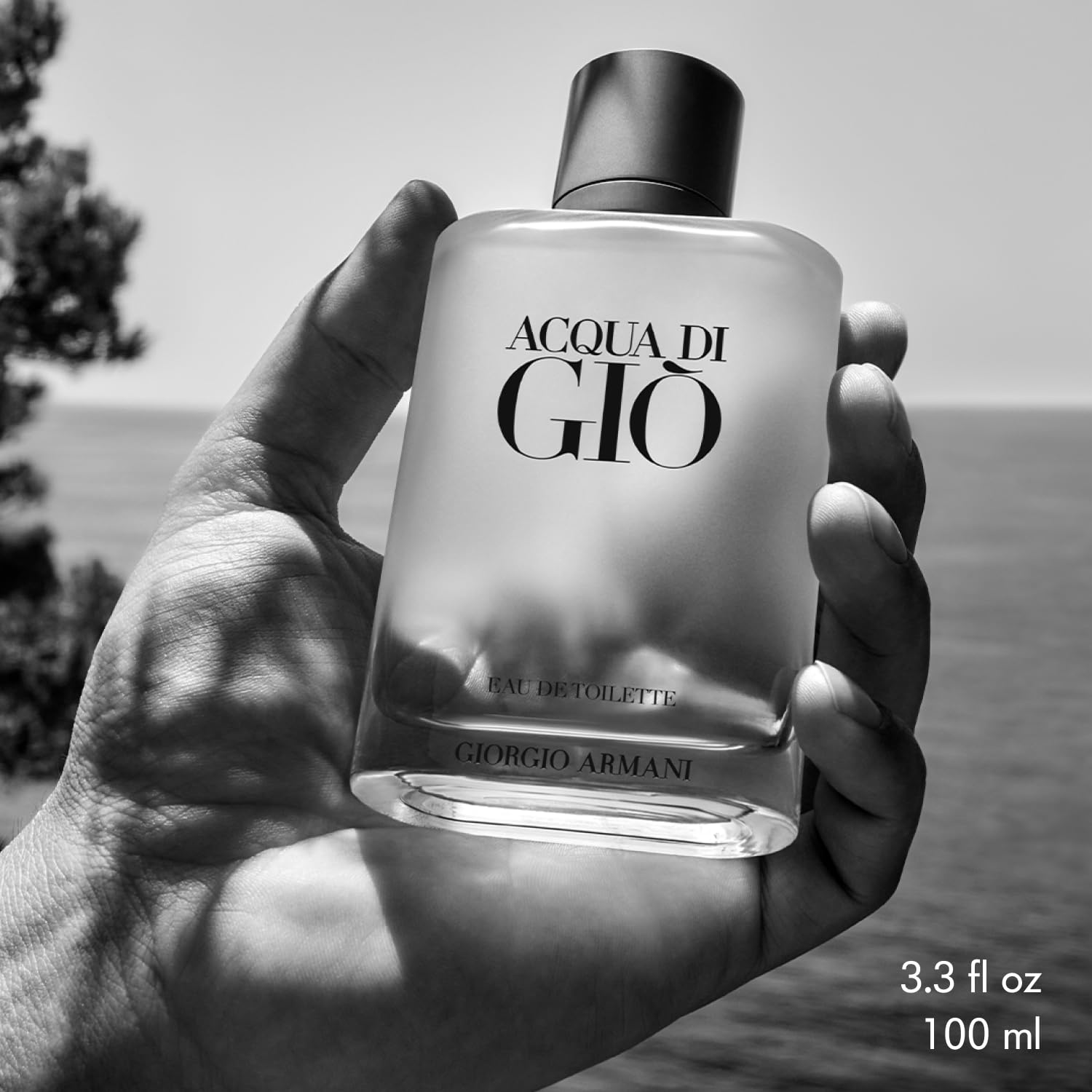 Armani Beauty frasco lateral evidenciando forma y material del vidrio