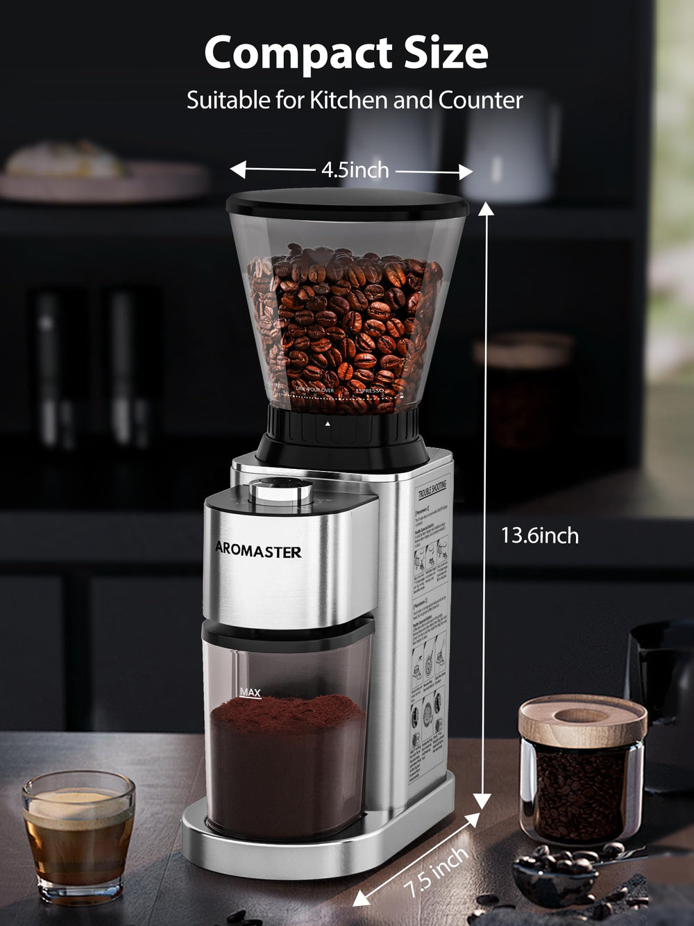 Aromaster comparación de tamaño junto a una taza para ver escala real