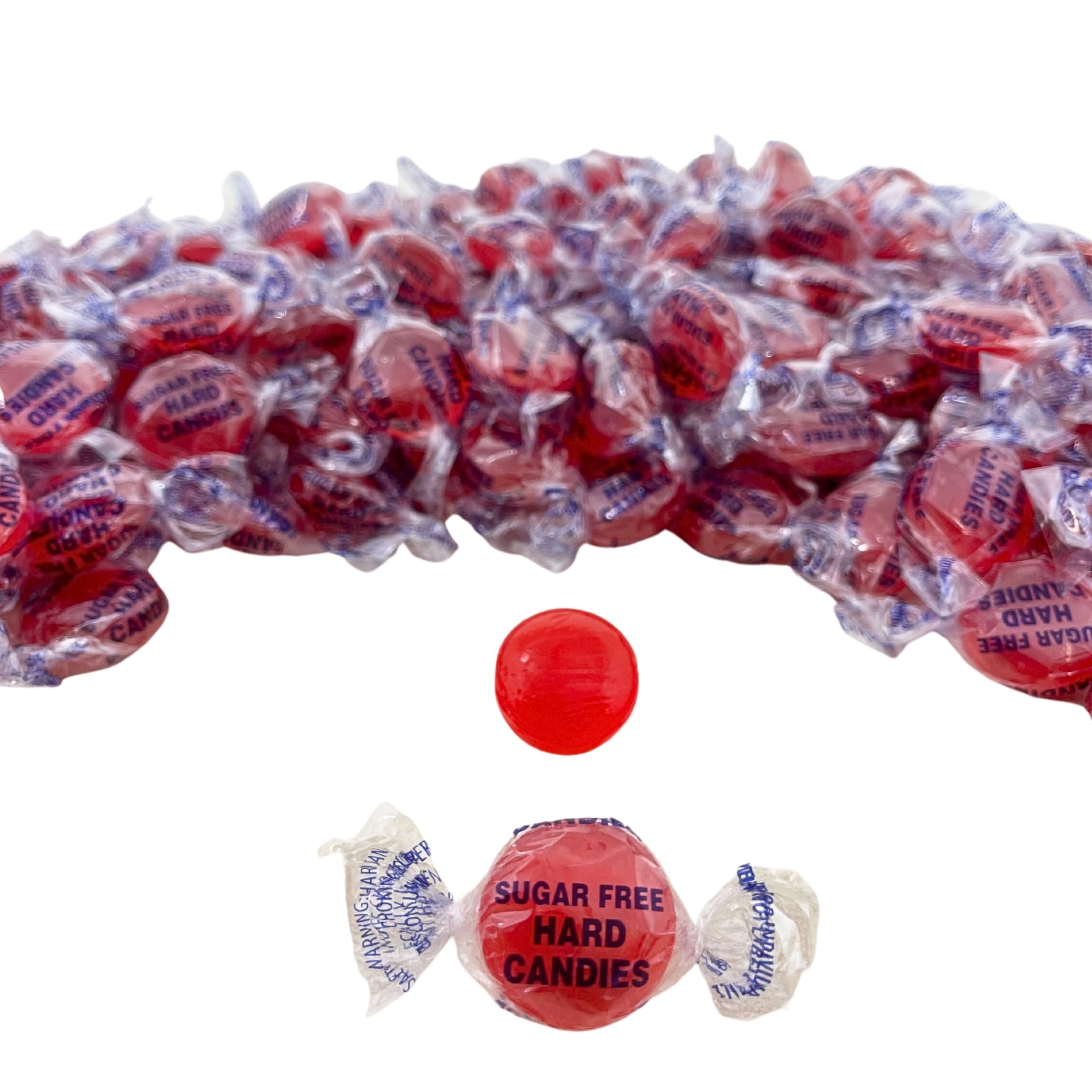 Assortit caramelo en mano para comparar tamaño y conveniencia