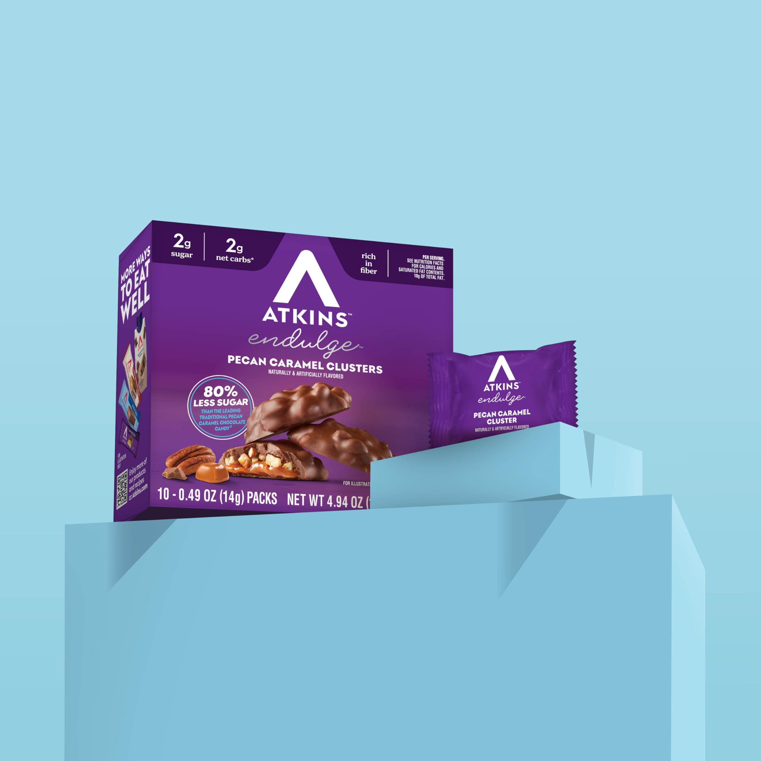 Atkins clusters en escritorio como snack práctico y bajo en carbohidratos