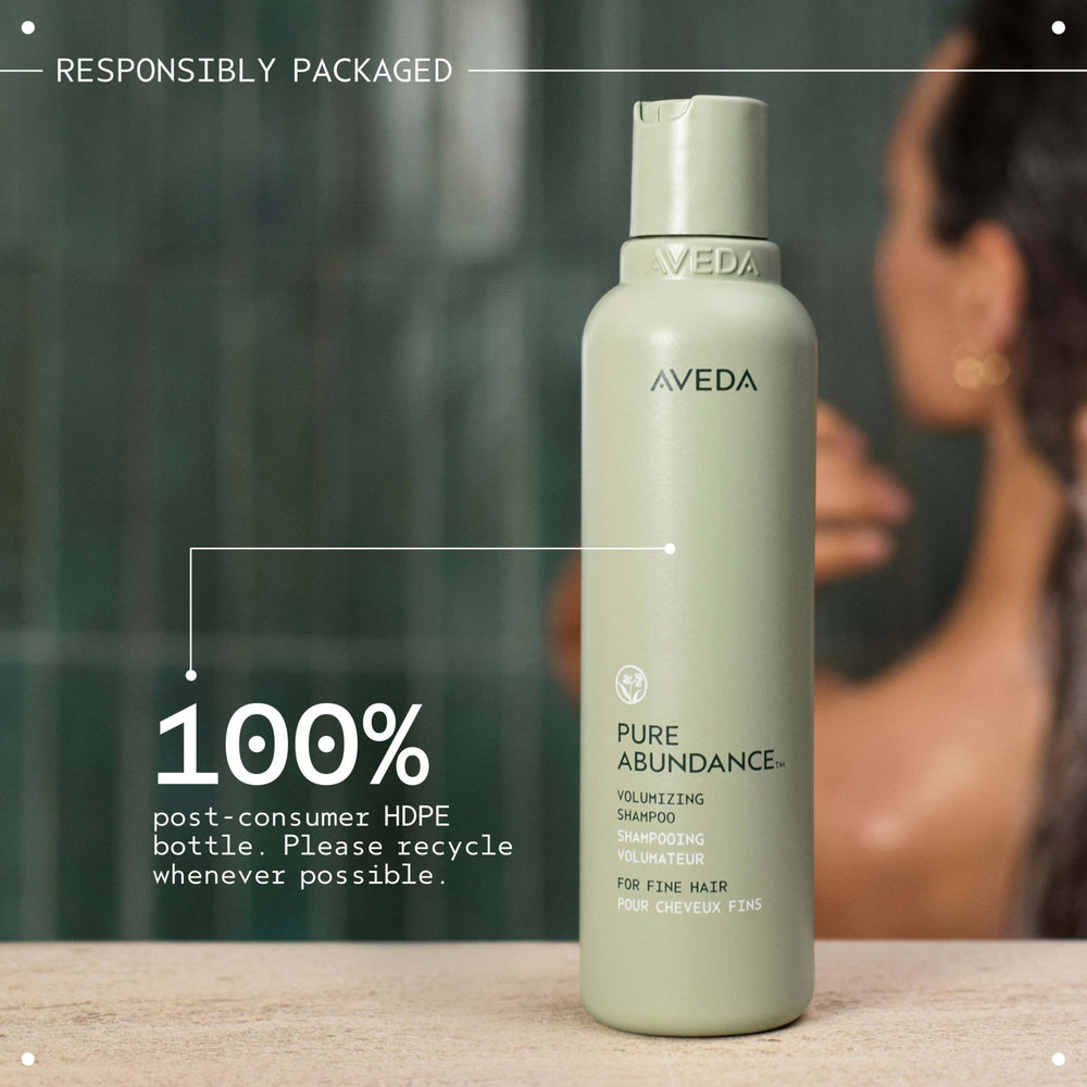 Aveda etiqueta Pure-Fume enfocada, destaca fragancia botánica exclusiva
