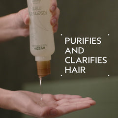 Aveda textura de espuma densa que limpia y elimina residuos eficientemente