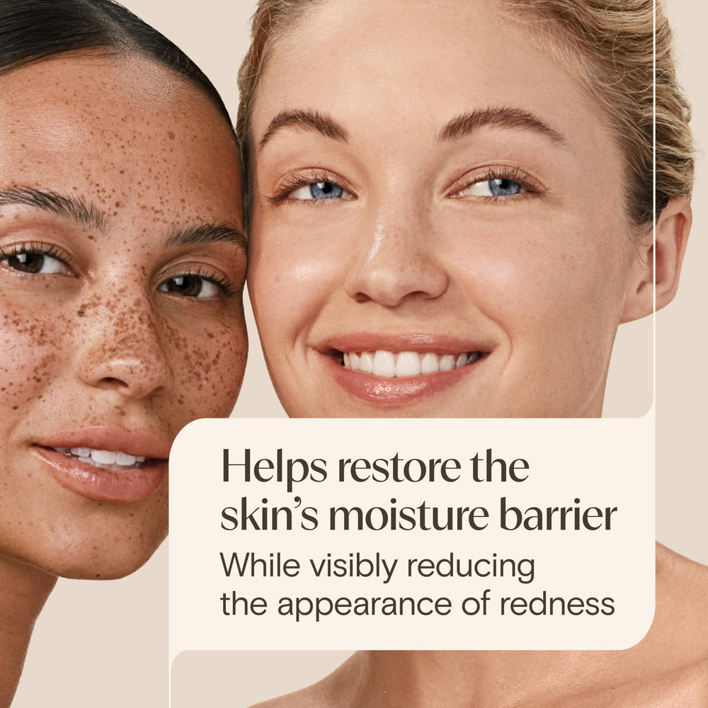 Aveeno aplicando crema en la mano para demostrar absorción rápida