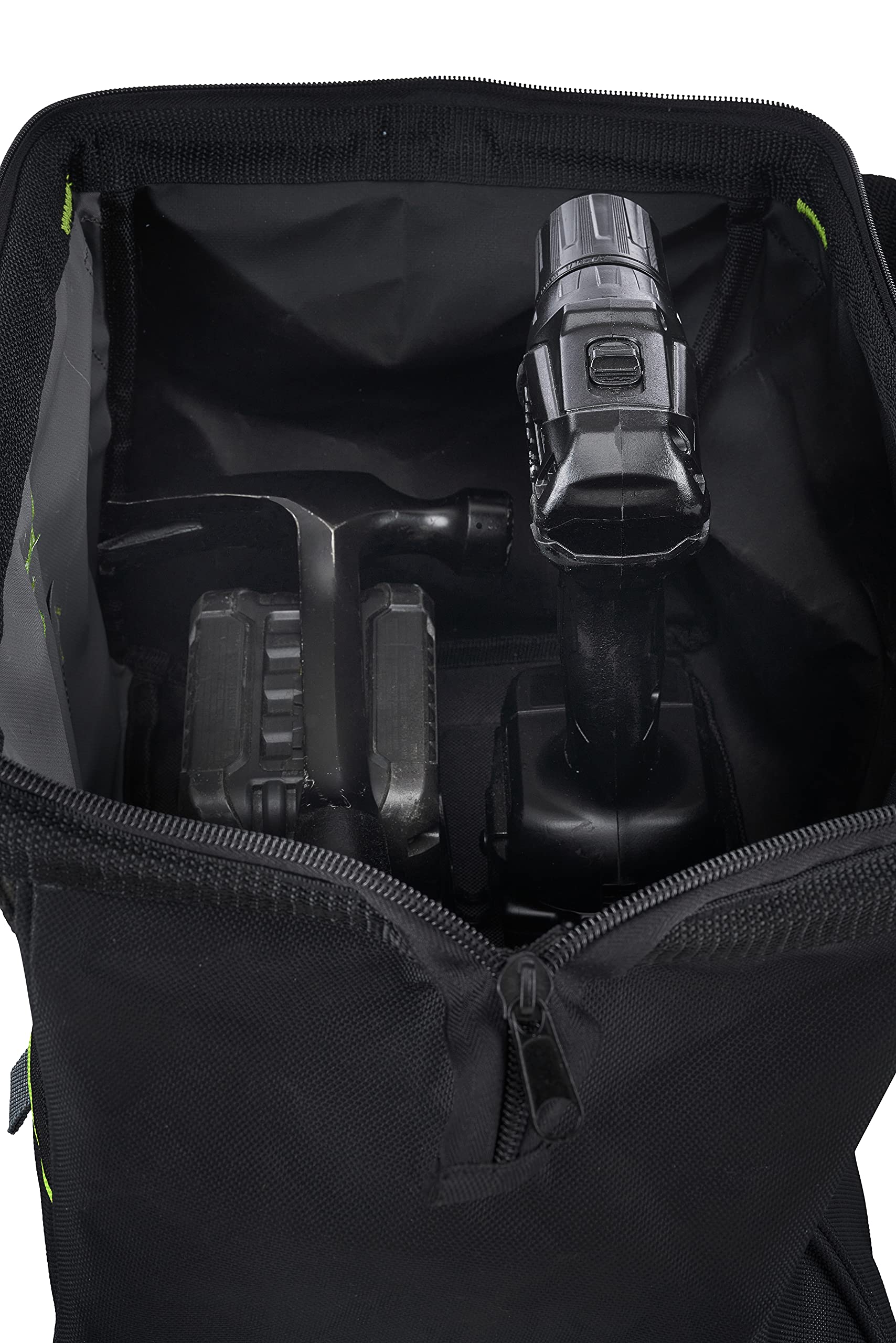 AWP bolsa colocada junto a una cinta métrica para referencia de tamaño