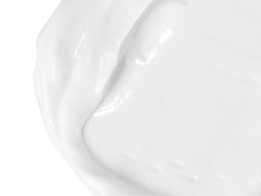 Babo Botanicals textura ligera de loción demostrando absorción rápida