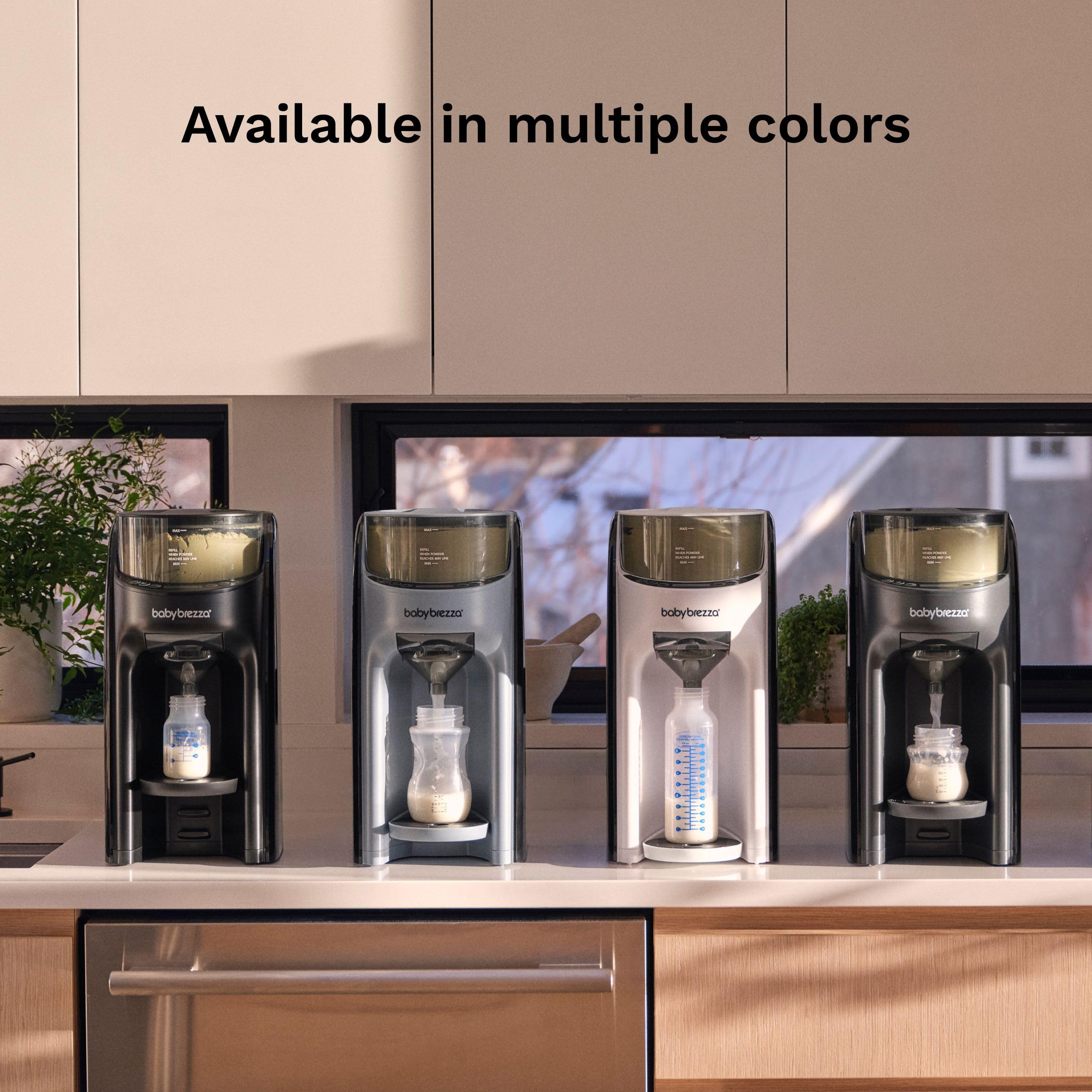 Baby Brezza en cocina moderna con bebé, integra estilo y funcionalidad