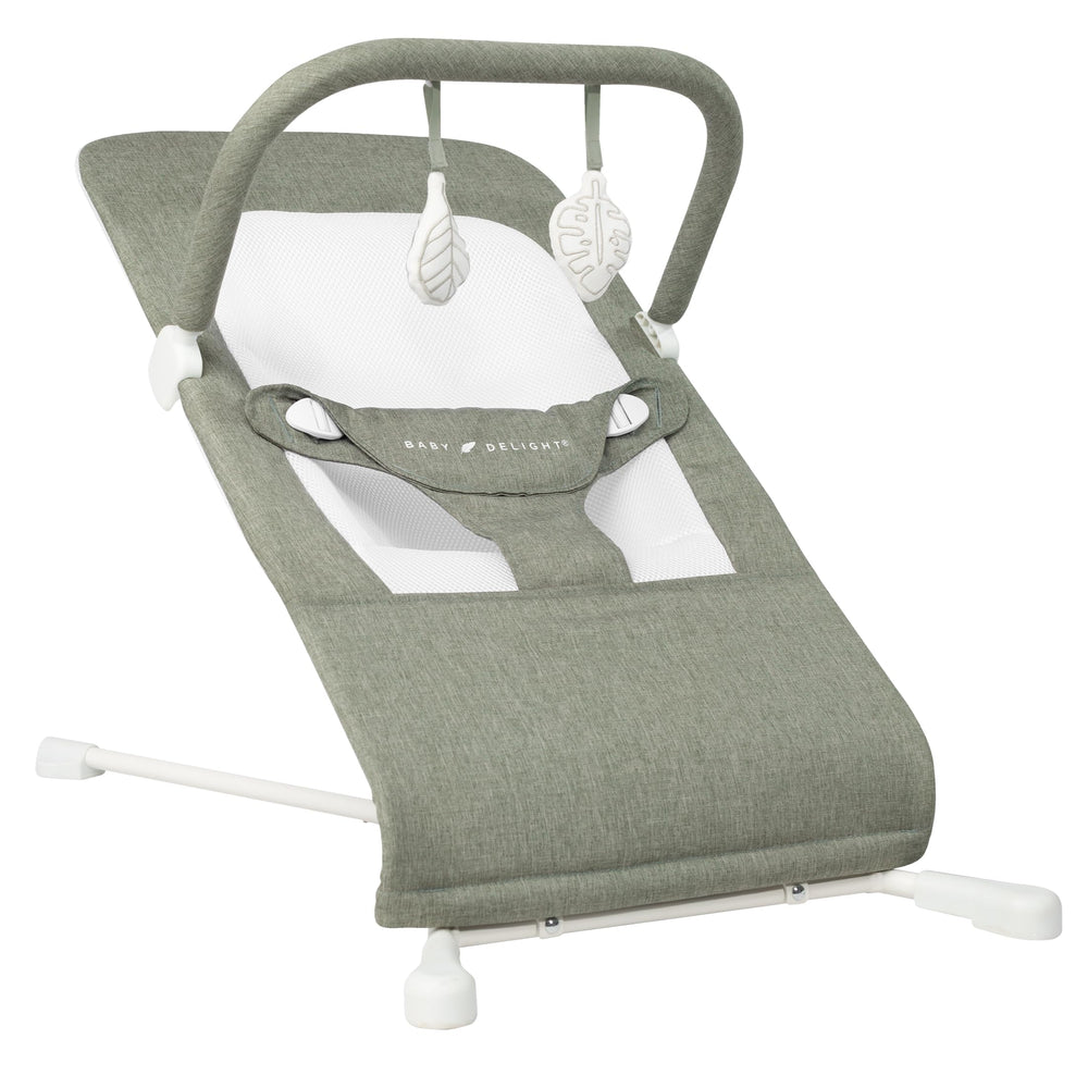 Baby Delight vista frontal del Highland Bouncer en sage tweed con aspecto acogedor