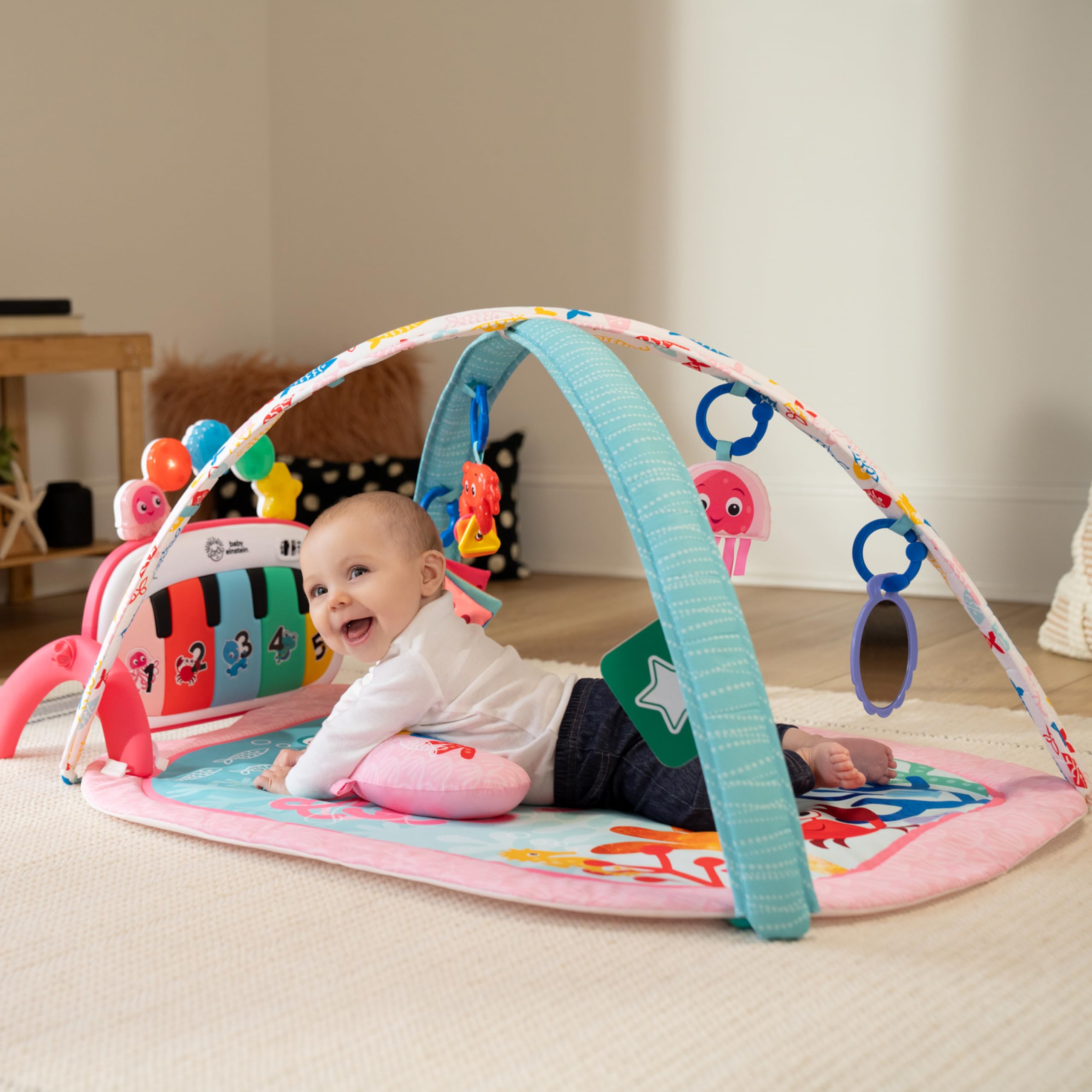 Baby Einstein piano desmontable en primer plano, permite juego portátil y respuesta táctil