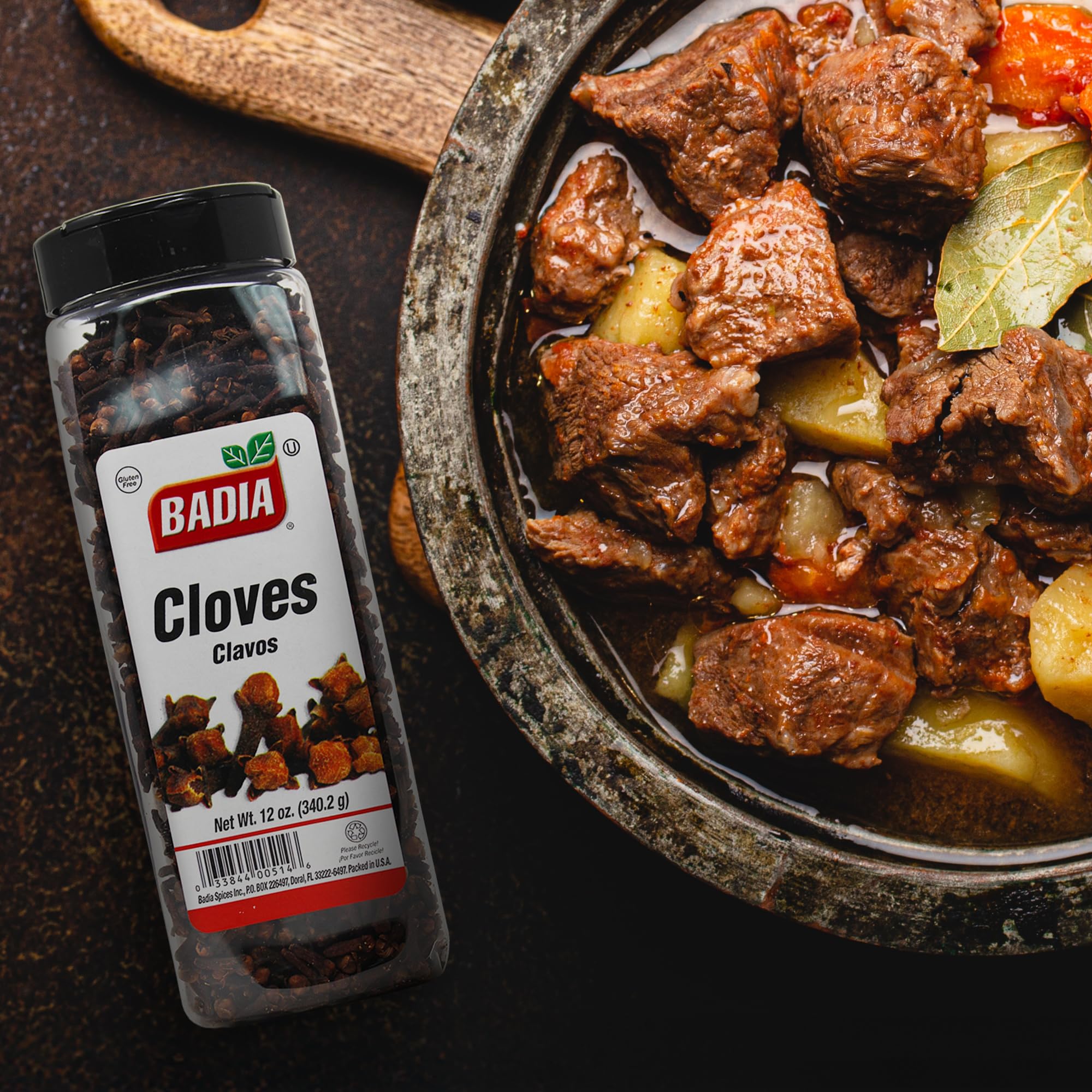 Badia clavos infusionando caldo, añade sabor profundo a guisos